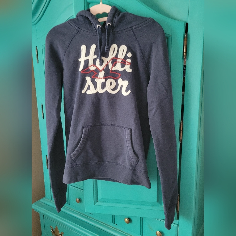 Hollister Y2K Navy Blue Pullover Hoodie with White Logo